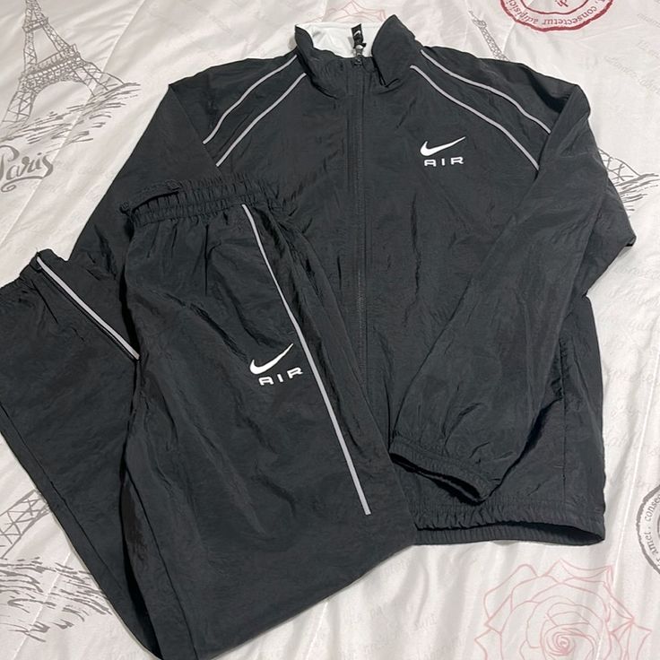 Nwot. Size Large Youth/Big Kids. Unisex Sporty Breathable Activewear For Streetwear, Breathable Sporty Activewear For Streetwear, White Sportswear Tracksuit For Training, Nike Functional Streetwear Activewear, Nike Functional Activewear For Streetwear, Functional Nike Activewear For Street Style, White Sportswear Tracksuit For Workout, White Tracksuit For Workout, White Tracksuit For Workout Sportswear