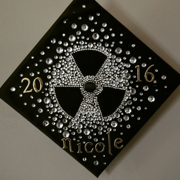 a black and gold graduation cap with the number 20 on it's center piece