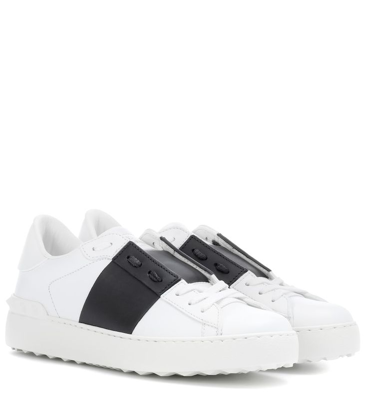 Valentino Shoes Sneakers, Tennis Shoe Heels, Valentino Garavani Sneakers, Valentino Sneakers, Sneaker Outfits Women, Clothes Wishlist, Footwear Design, White Leather Sneakers, Valentino Shoes