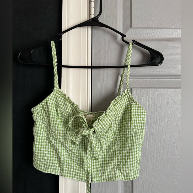 Green Gingham Pattern Corset Shape With Hook Enclosure Front And Tie In The Middle Size Xs New With Tags Green Cotton Crop Top For Spring, Green Cotton Crop Top For Day Out, Spring Crop Top For Picnic, Spring Picnic Cropped Top, Green Tops For Spring Picnic, Spring Green Tops For Picnic, Green Spring Picnic Top, Green Casual Top For Picnic, Summer Picnic Crop Top