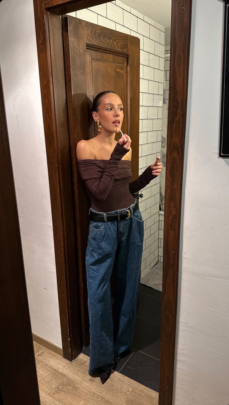 San Francisco Aesthetic Outfits, Bar Outfits, Look Adidas, Fest Outfits, Bar Outfit, Estilo Indie, Emma Rose, Skandinavian Fashion, Night Out Outfit