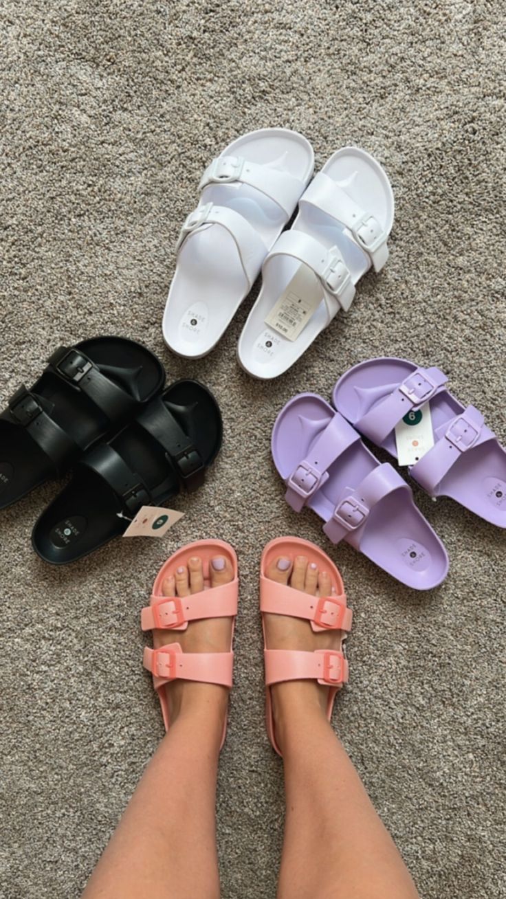 Summer Slides 2023, Slippers Outfit Summer, Shoes Summer 2023, Sandals Aesthetic, Slippers Outfit, Arizona Eva, Summer Wardrobe Essentials, Trending Sandals, Womens Summer Shoes