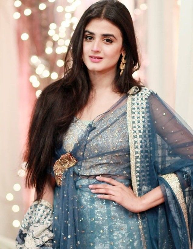 Actresses Aesthetic, Actresses Under 30, Hot Pink Outfit, Hira Mani, Paige Wwe, Blonde Actresses, Pakistani Actors, Black Actresses, Pakistani Celebrities