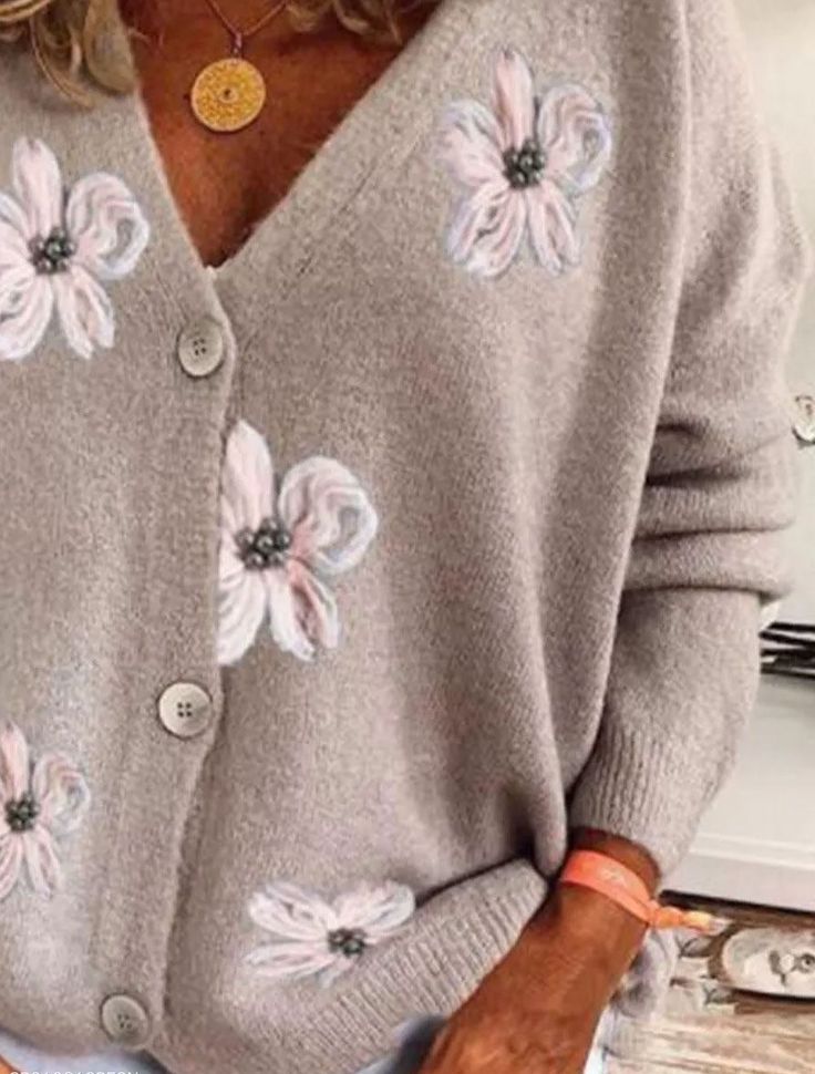 V-neck Floral Woolen Loose Cardigan Fashion Outfits Drawing, Outfits Drawing, Cardigan Pink, Loose Cardigan, Sweaters Cardigan, Ootd Summer, Early Spring Outfits, Current Fashion Trends, Cardigan Fashion