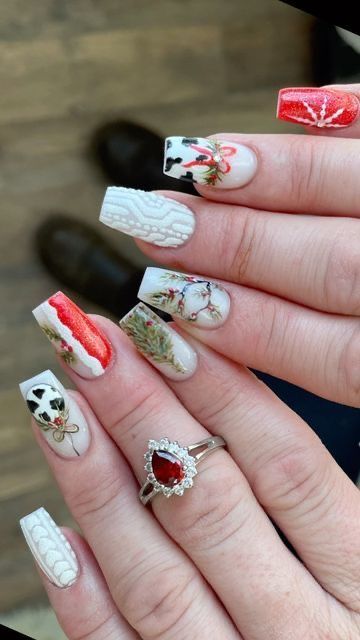 Christmas Cow Nails Acrylic, Cowgirl Christmas Nails, Cute Western Christmas Nails, Country Christmas Nails Acrylic, Cow Print Christmas Nails, Christmas Cow Print Nails, Cow Christmas Nails, Western Christmas Nails Acrylic, Western Christmas Nails Ideas