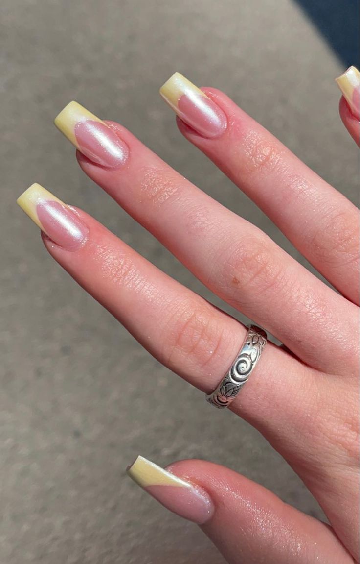 French Chrome Nails, Yellow Chrome Nails, Chrome Acrylic Nails, Yellow French Tip, Acrylic Nails Yellow, Yellow Chrome, Yellow French, Gel Nails French, Yellow Nails Design