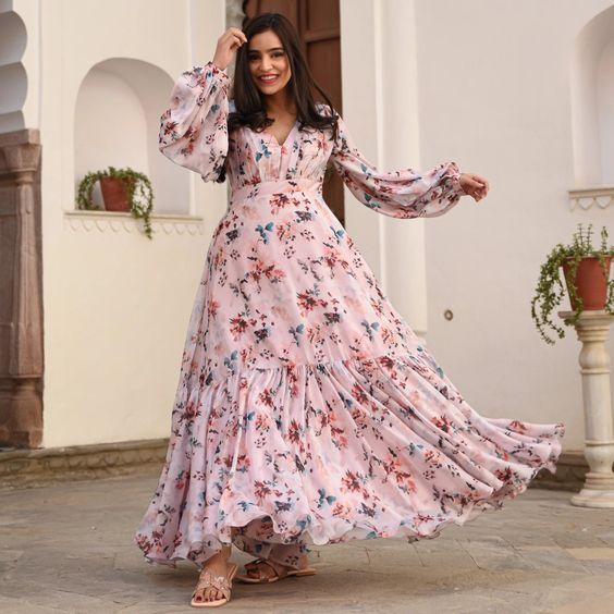 This long frock design is incredible. Floral Long Frocks, Simple Frock Design, Long Frock Designs, Floral Frocks, Simple Frocks, Frock For Women, Long Dress Design, Long Frocks, Floral Gown