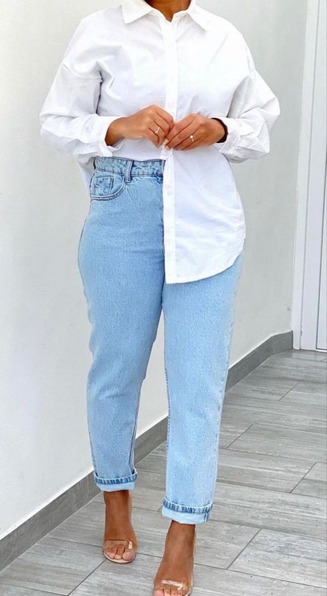 Boyfriend Jeans Outfit Summer Classy, Sunday Outfit Church Casual Jeans, Outfit Chemise Blanche, Sunday Outfit Church Casual, Boyfriend Jeans Outfit Summer, Boyfriend Jeans Outfit, Dress And Sneakers Outfit, Blue Mom Jeans, Boyfriend Outfit