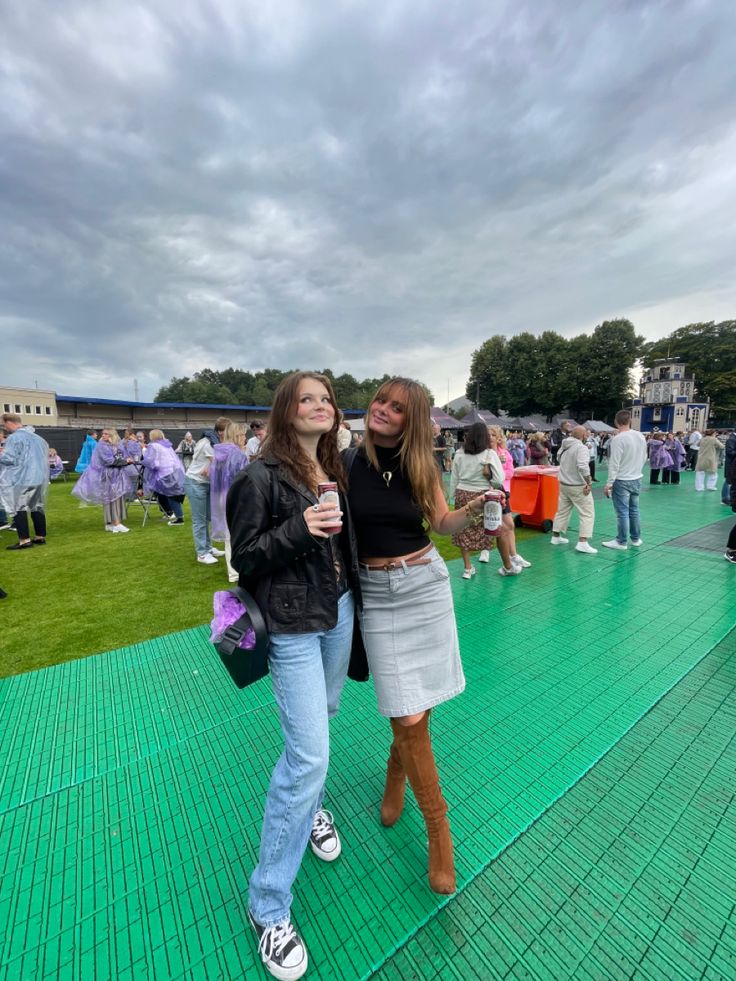 #concert #outfit #outfits #fashion #style #ootd #fashionista #summer #rain #aesthetic #friend #friends #girl #girls Summer Rain Aesthetic, Aesthetic Friend, Rain Aesthetic, Friends Girl, Summer Rain, Outfits Fashion, Concert Outfit, Ootd, Concert