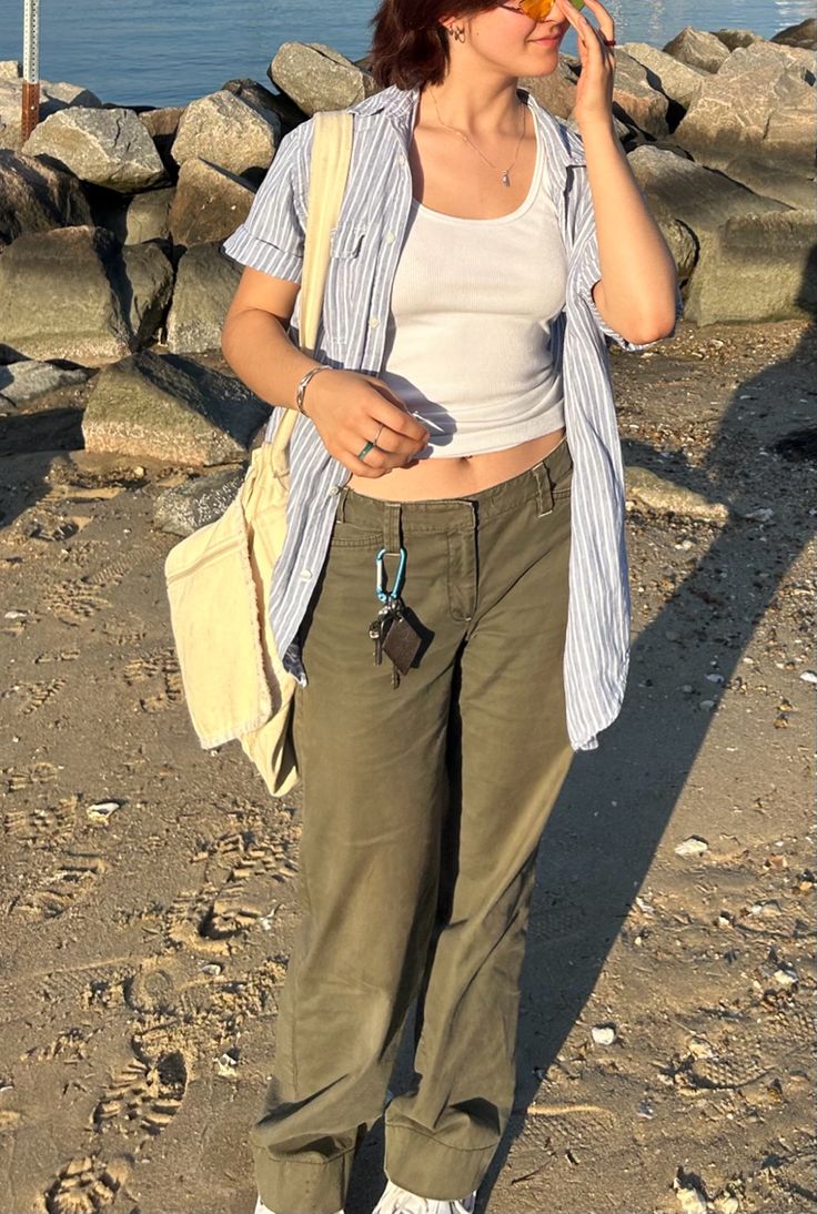 Outfits Olive Green Pants, Olive And Blue Outfit, Aesthetic Lesbian Outfit, How To Look Lesbian In Summer, Carabiner On Pants, Carabiner Lesbian Outfit, Artsy Lesbian Outfit, Wlw Summer Outfits, Stem Outfit Ideas