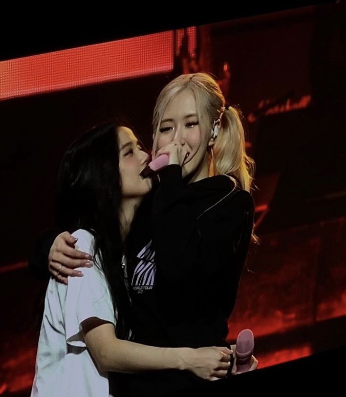 Rose And Jisoo, Jisoo And Rose, Rosé Jisoo, Blackpink Funny, Lisa Rosé, Best Duos, Maybe One Day, We Meet Again, Park Chaeyoung