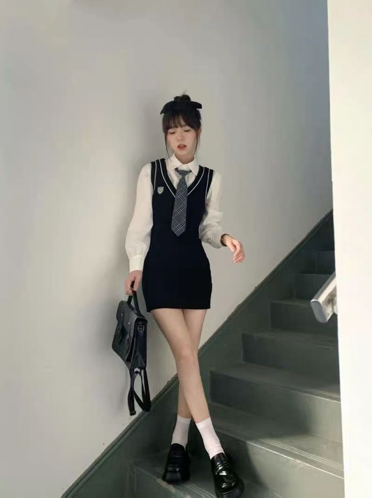 Preppy Gothic Outfits, Girly Kpop Outfit, Korean Girl Uniform, Korean School Outfits Uniform, Asian School Outfits, School Girlfriend Outfit, Nevermore Uniform, Korean Uniform School, Korean School Outfits