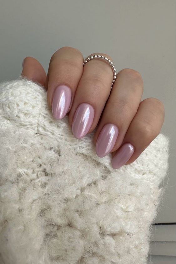 Chrome Nails, chrome nail ideas, metallic nails, glazed donut nails, classy nails, vanilla chrome nails, vanilla chrome nail ideas, light pink chrome nails Pink Chrome Nails, Nagellack Trends, Cute Gel Nails, Cat Eye Nails, Pink Nail, Nails 2024, Dipped Nails, Dream Nails, Classy Nails