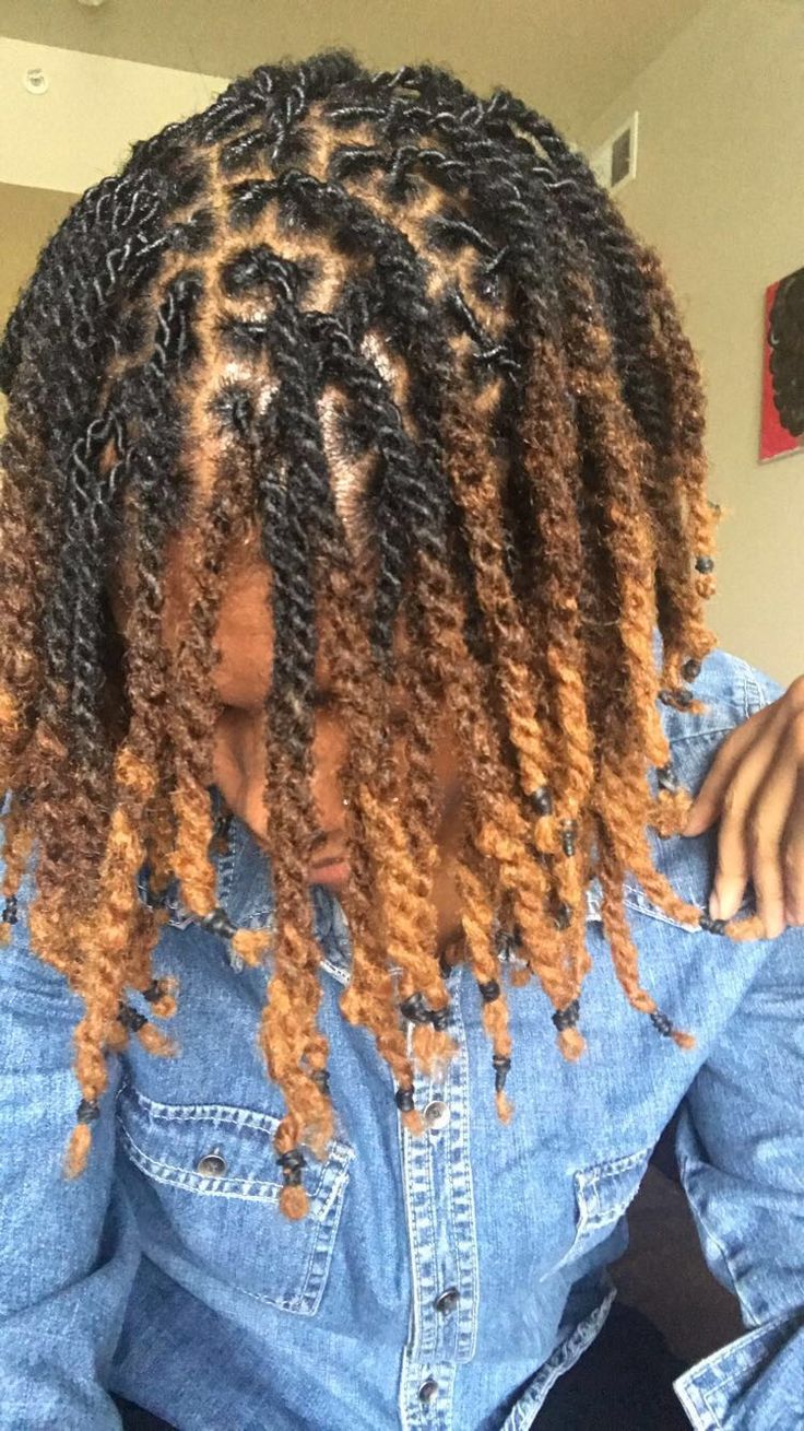 Highlighted Dreads Men, Color Dreads Men, Hair Color Ideas For Dreads, Dread Color Ideas Locs For Men, Dyed Dreads Men, Dyed Locs Men, Mens Dreadlock Styles, Dyed Dreads, Colored Dreads