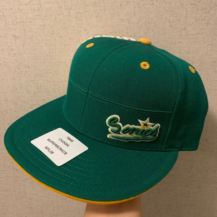 a green and yellow hat with the word san francisco on it