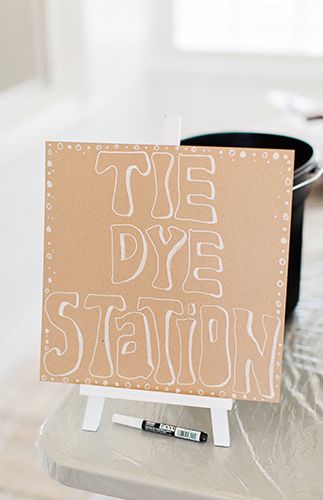 there is a sign that says the dye station on top of a small easel