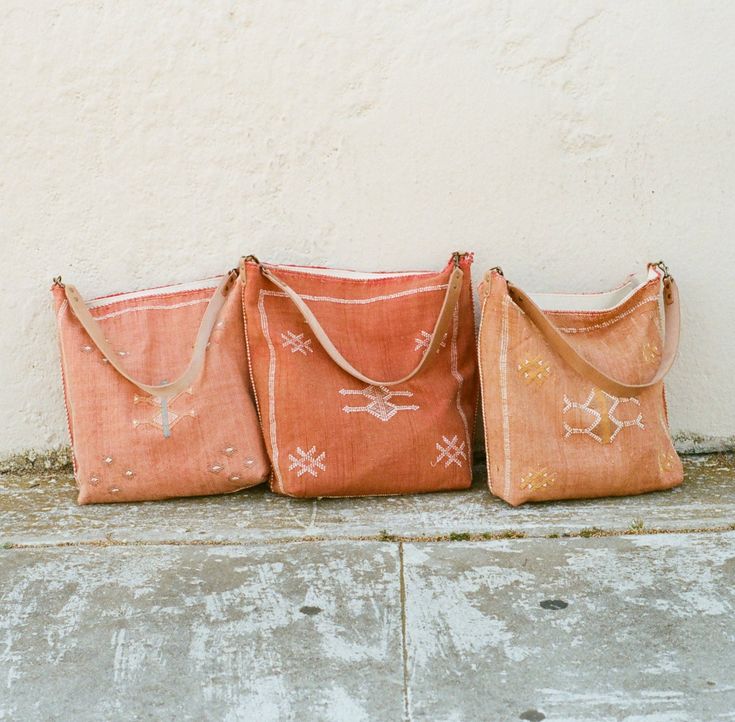 DIMENSION Oversized tote, dimensions vary COLOR Peach, orangey-pink MATERIAL Cactus silk, cotton lining, natural leather strap Silk Pillow Cases, Textile Bags, Moroccan Textiles, Sustainable Accessories, Textile Bag, Cactus Silk, Oversized Tote, Handmade Tote, Tote Bags Handmade