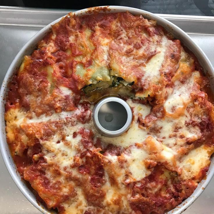 a deep dish pizza with cheese and sauce in a pan on a stove top, ready to be eaten