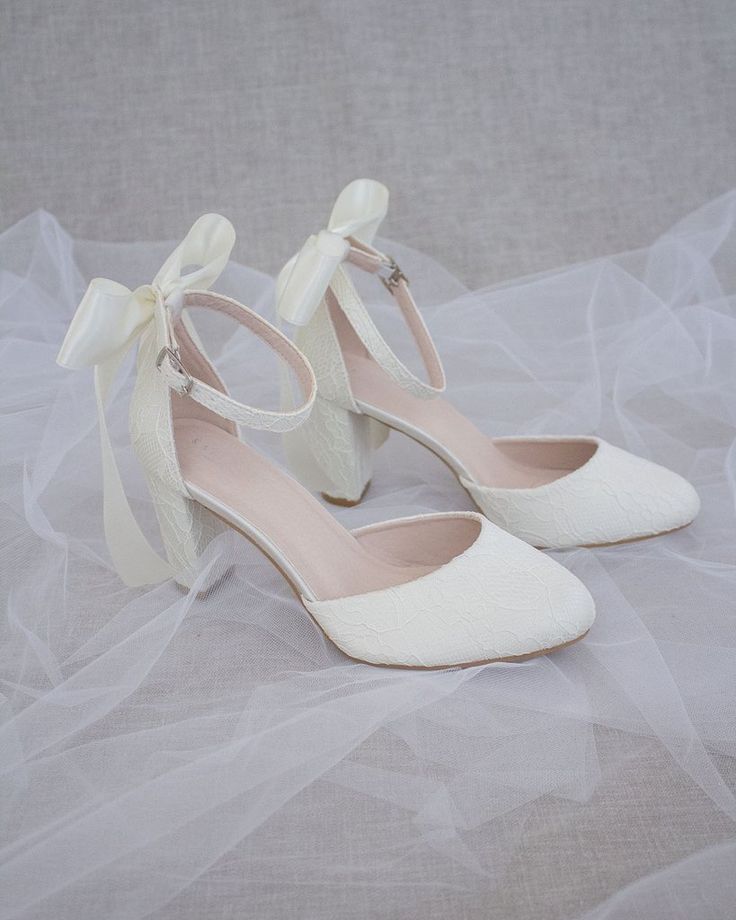 Lace Heels, Evening Shoes, Ivory Lace, Formal Shoes, Elegant Woman, Sock Shoes, Elegant Style, On Shoes, Bridal Party