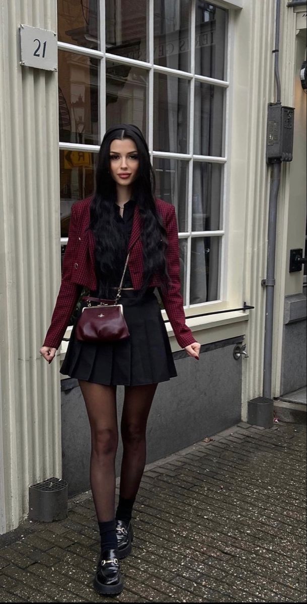 Burgundy Preppy Outfit, Casual 60s Outfits For Women, Preppy Alternative Style, Fanmeet Outfit Ideas, Dark Feminine Style Casual, Dark Feminine Wardrobe, Persephone Outfit Aesthetic, Dark Preppy Outfits, Casual Dinner Outfits