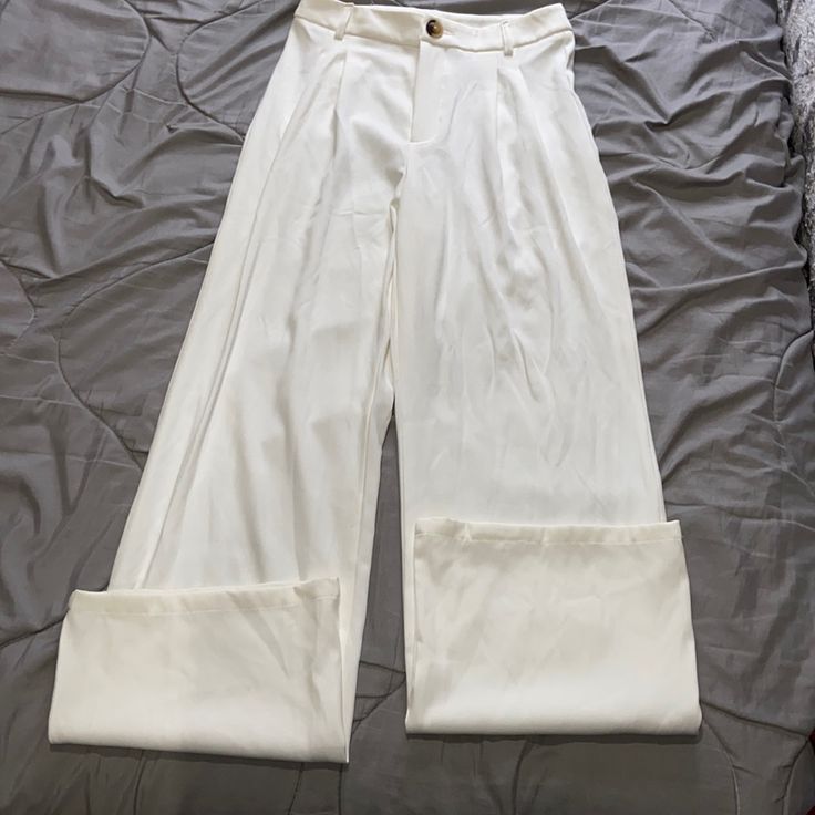 White Wide Leg Pants Chic White Wide Leg Pants With Pockets, Trendy High-waisted White Wide Leg Pants, Chic White Wide Leg Pants For Day Out, Trendy Wide Leg White Bottoms, White Wide Leg Pants With Pockets For Day Out, Trendy White Wide Leg Bottoms, Trendy White Wide-leg Bottoms, White High-waisted Pants, White Trousers Bottoms For Day Out