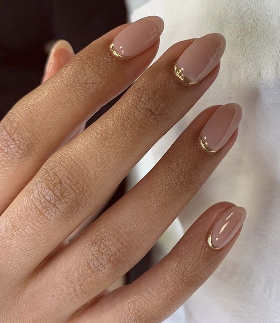 Minimalist Christmas Nails Almond, Christmas Minimalist Nails, Minimalistic Christmas Nails, Christmas Nails Minimalist, January Nail Ideas, Italy Nails, Vacation Nail Designs, Nails 23, Nails January