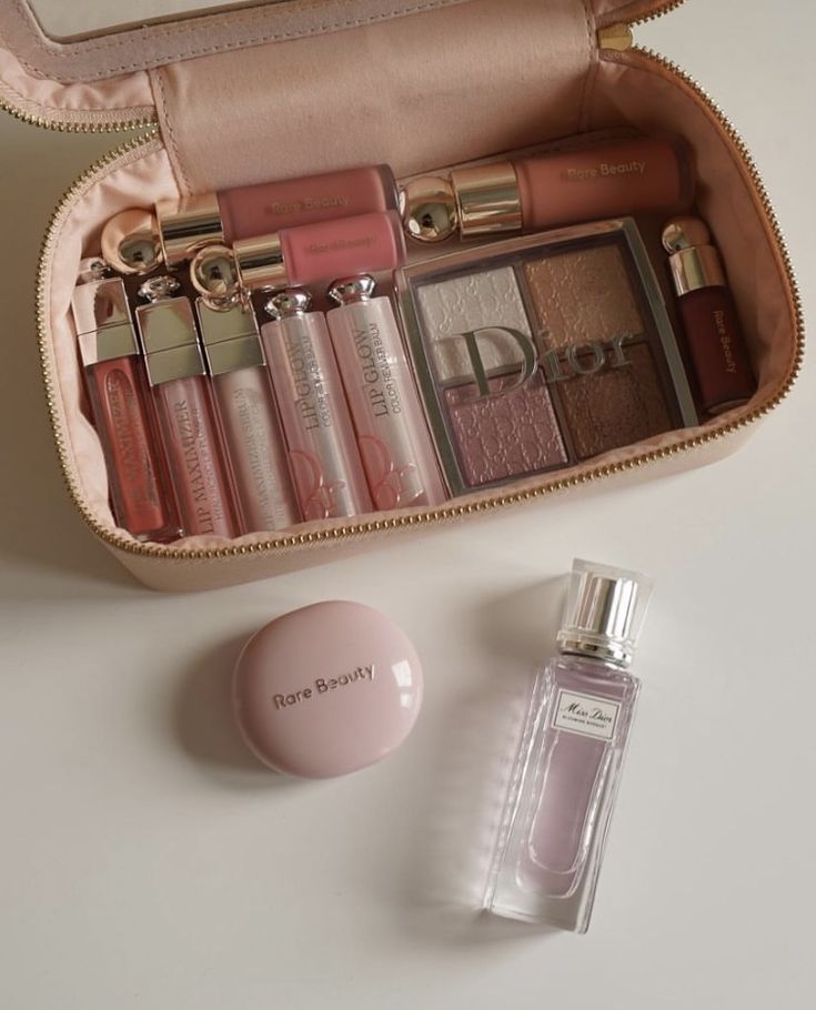 #dioraddict #diorbeauty #Dior #diormakeup #DiorBeautyLovers #DiorLipstick #diorlipmaximizer #MakeupMess #Makeup #minimalmakeup #MakeupFavorites #howtobeauty #beautybloggers #beautylovers #aesthetistt #aesthetic #ａｅｓｔｈｅｔｉｃ #oldmoney #oldmoneyaesthetic #coquette #pinkaesthetics #fragrance #fragrancelover #thatgirl #thatgirlaesthetic #Pinterest #pinterestinspired #pinterestaesthetic Koleksi Parfum, Halloween Makeup Look, Dream Products, Makeup Item, Girly Makeup, Look Grunge, Makeup Bag Essentials, 10 Birthday, Makeup Wishlist