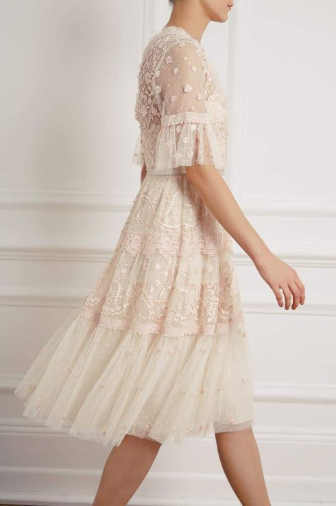 Summer Midi Dress With Lace Trim For Wedding Guest, Summer Wedding Guest Midi Dress With Lace Trim, Spring Short Sleeve Delicate Lace Dresses, Short Sleeve Delicate Lace Dress, Delicate Cream Dress With Lace Details, Delicate Cream Dress With Lace, Delicate Cream Dress With Delicate Lace, Elegant Summer Lace Dress With Floral Embroidery, Delicate Cream Lace Dress