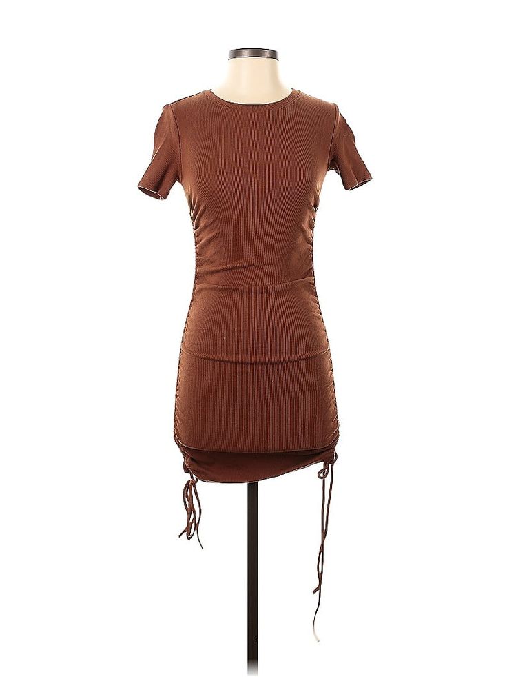 Zara Casual Dress Size: Small Brown Dresses - used. 95% Cotton, 5% Elastane, Sheath, Crew Neck, Short, Short Sleeve | Zara Casual Dress - Sheath: Brown Dresses - Used - Size Small Brown Dresses, Brown Dress, Clean Out, Secondhand Clothes, Casual Dresses For Women, Thrift Store, Casual Dress, Casual Dresses, Women Handbags