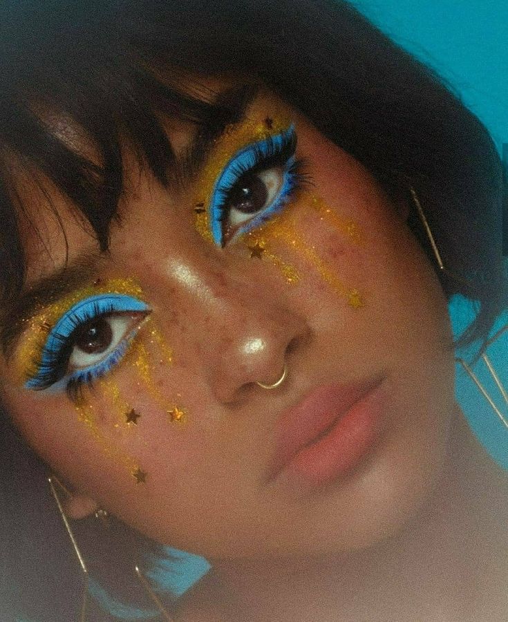 Cool Makeup Designs, Ocean Makeup, Kali Ledger, Alien Make-up, Halloween Women Makeup, Editorial Make-up, Hippie Makeup, Intense Makeup, Make Up Gold