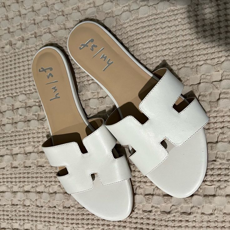 Beautiful White Slides Never Worn White Cushioned Flats For Summer, White Open Toe Beach Flats, White Open Toe Flats For Beach, Trendy White Open Toe Flats, White Closed Toe Flats For Beach, White Cushioned Sandals For Day Out, Chic White Sandals With Textured Footbed, White Slides, Women's Shoes Sandals