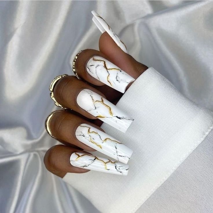 Olive Gold Nails, White Nails With Gold Design, White Gold Nails, Bachelorette Nails, Nail Marble, White Lace Nails, White Nails With Gold, Nails Birthday, Nye Nails