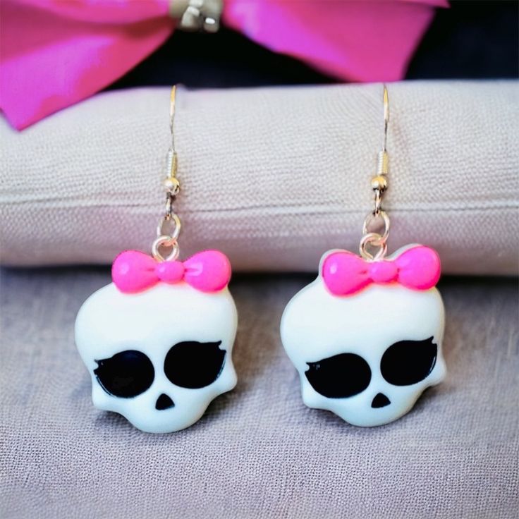 Introducing These Amazing Handcrafted Earrings, Perfect For Your Halloween Costume Or As A Gift For Monster High Fans. The White Skull Shape With Hook Closure And Dangle/Drop Style Makes Them A Unique Addition To Any Jewelry Collection. Made Of High-Quality Acrylic Material, These 1.5" Earrings Are Not Only Durable But Also Feature Cartoon, Tv & Movie Characters Theme. These Earrings Are Perfect For Those Who Love To Accessorize And Stand Out. They Are Handmade With Care And Attention To Detail, Which Makes Them Even More Special. Get These Earrings Now And Add A Touch Of Spooky To Your Look! Pink Skull Jewelry For Halloween, White Drop Earrings For Halloween, White Halloween Party Jewelry, Novelty White Earrings For Pierced Ears, Halloween Themed White Earrings, White Dangle Jewelry For Halloween, White Kawaii Jewelry For Party, White Novelty Jewelry For Party, Novelty White Jewelry For Party