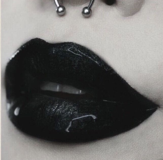 Black Lips Aesthetic, Black Lipstick Aesthetic, Pokemon Core, Pjo Oc, Black Matte Lipstick, Lipstick Mark, Cute Lipstick, Vampire Lips, Dark Lipstick