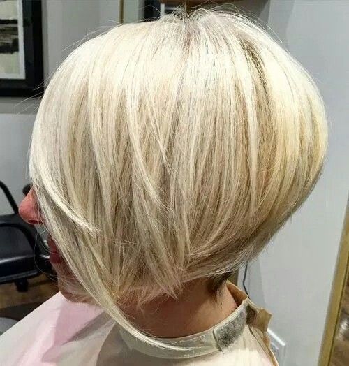 Torn haircut with long fringe Getextureerde Bob, Wedge Bob Haircuts, Longer Bangs, Short Graduated Bob, Inverted Bob Haircuts, Hairstyles Bob, Medium Bob Haircut, Graduated Bob, Inverted Bob Hairstyles