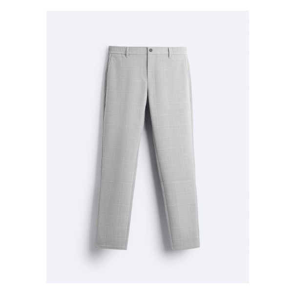 Pants made of high stretch fabric. Elastic waist. Front pockets and back welt pockets. Front zip and button closure. Crochet Coat, Stretch Pants, Blazer Dress, T-shirt Polos, Trouser Jeans, Mens Trousers, Welt Pockets, Linen Shirt, Welt Pocket