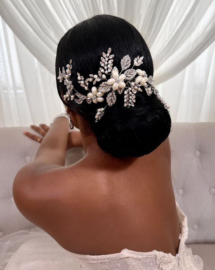 female model wearing winding bridal hair comb with pearl flowers and crystalizing leaf details above an updo Black Brides Hairstyles, Hairstyles Bride, Black Wedding Hairstyles, Natural Wedding Hairstyles, Bridal Hair Inspiration, Crystal Hair Comb, Black Bridal, Hairstyles Updo, Black Bride