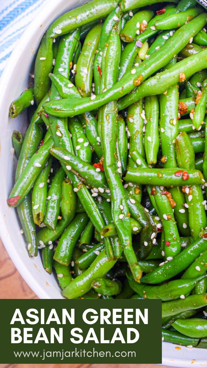 Asian green bean salad with sesame seeds Cold Green Bean Recipes, Asian Green Beans, Green Bean Salad Recipes, Green Beans Side Dish, Asian Side Dishes, Green Bean Salad, Bean Snacks, Green Bean Salads, Healthy Side Dish