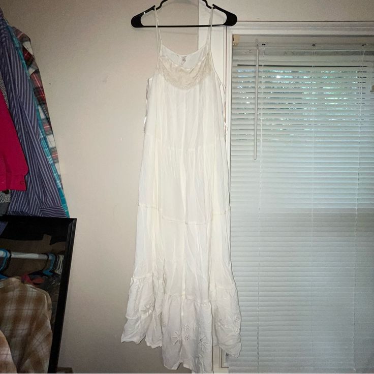 Nwt White/Slightly Off-White Maxi Dress Lc/Lauren Conrad, Size Medium Cute Embroidery At The Bottom And Chest Areas Of The Dress! Perfect For A Soon-To-Be Bride For The Events Leading Up To Their Wedding, Such As The Bridal Shower, Bachelorette, Rehearsal Dinner, Etc!! White Lace Trim Midi Dress For Vacation, White Cotton Maxi Dress With Lace Trim, White Lace Trim Midi Dress For Summer, White Flowy Maxi Dress With Lace Trim, Flowy White Maxi Dress With Lace Trim, White Lace Trim Maxi Dress For Summer, Summer Off-white Midi Dress With Lace Trim, White Summer Maxi Dress With Lace Trim, White Midi Sundress With Lace Trim