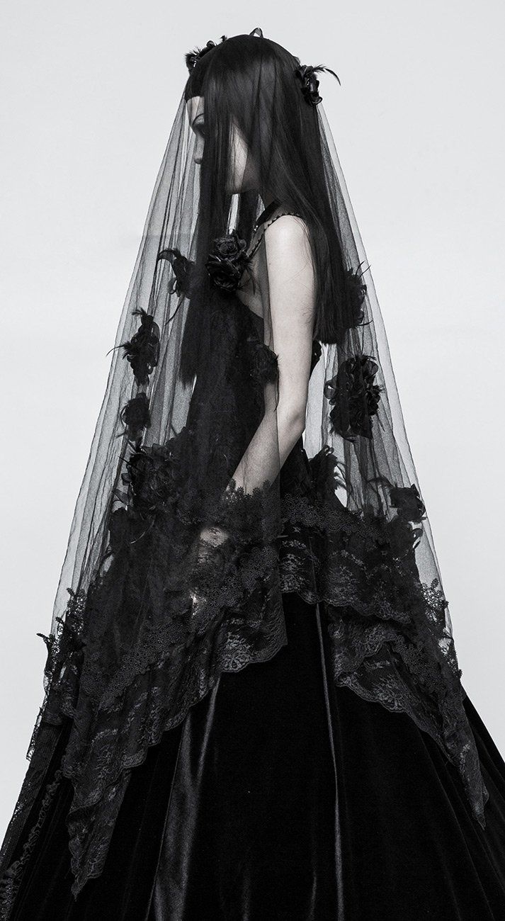 𝖉𝖗𝖆𝖈𝖚𝖑𝖆'𝖘 𝖇𝖗𝖎𝖉𝖊. 🦇 on Twitter: "these make me wanna get married tf… " Gothic Veil, Head Veil, Goth Wedding Dresses, A Black Wedding, Non White Wedding Dresses, Vampire Wedding, Black Wedding Dress Gothic, Lace Veils Bridal, Black Wedding Gowns