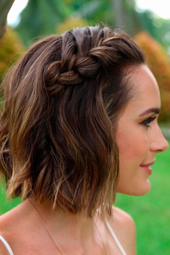 15 GORGEOUS AND EASY BEACH HAIRSTYLES TO ROCK THIS SUMMER Bob Lung, A Line Haircut, Boho Wedding Hair, Haircut Short, Cute Braided Hairstyles, Short Hair Trends, Fishtail Braid, Short Braids, Hair 2018