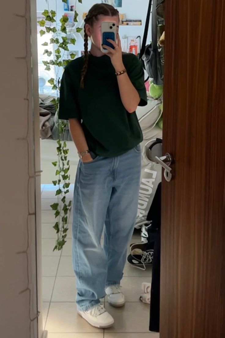 Outfit Inspirations Tomboy, Baggy Style Woman, Plain Tshirt Outfit, Baggy Summer Outfits, Baggy Tshirt Outfit, Outfit Inspo Casual, Tomboy Style Outfits, Looks Street Style, Swaggy Outfits