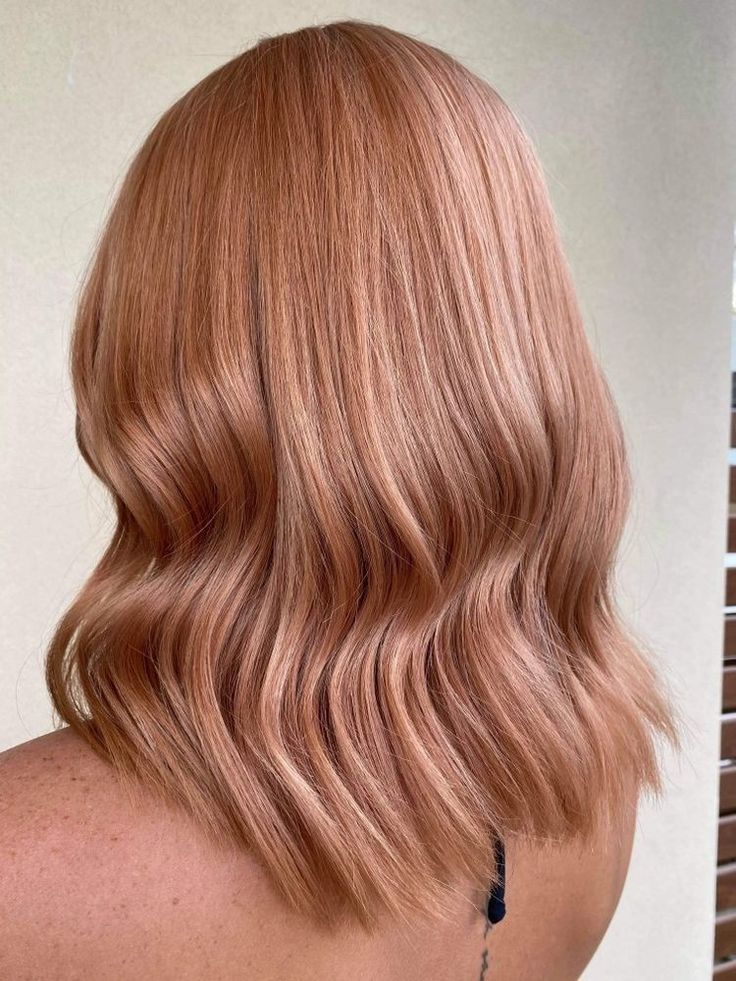 Pinkish Strawberry Blonde Hair, Strawberry Milk Blonde Hair, Strawberry Peach Hair, Peachy Strawberry Blonde Hair, Peachy Brown Hair, Peach Hair Balayage, Strawberry Blonde Hair Medium Length, Rose Ginger Hair, Strawberry Blonde Hair Cool Tone Skin