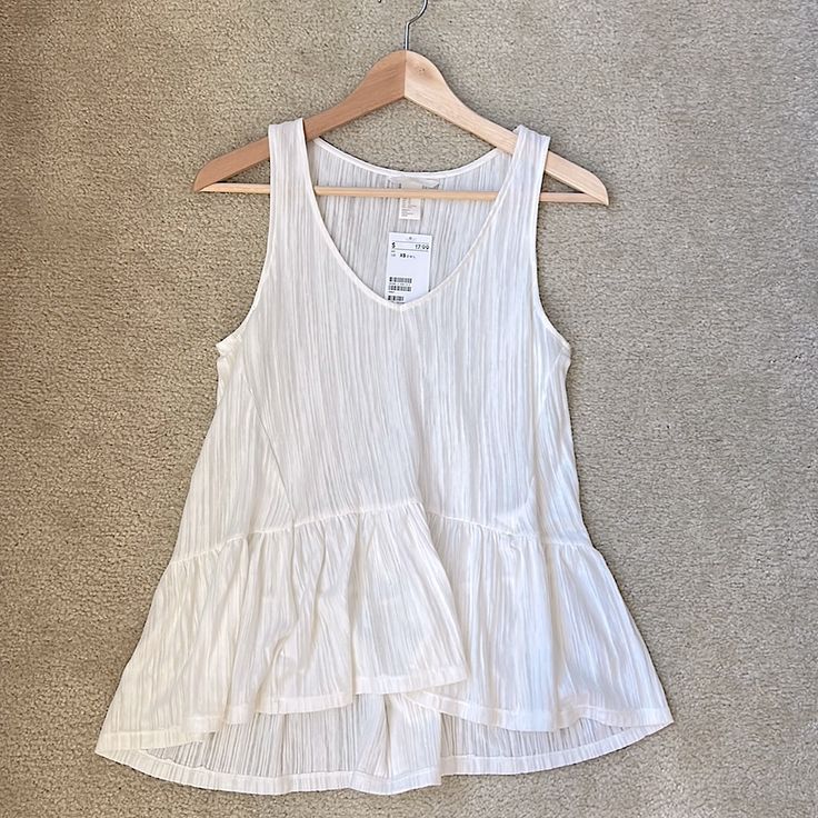 Nwt - Never Worn Simple Cream Colored 100% Cotton Tank. V-Neck Cut And Has Cute Ruffled Hemline Throughout. Front Length Is Slightly Cropped Compared To Backside Hemline. Great To Go Under A Jean Jacket! H&m Summer Beach Tops, H&m Summer Tops For Day Out, Chic H&m Tops For Vacation, H&m Cotton Top For Vacation, H&m V-neck Tops For Day Out, Chic Summer Tops From H&m, H&m Summer Casual Blouse, H&m Casual Summer Blouse, H&m Tops For Spring/summer