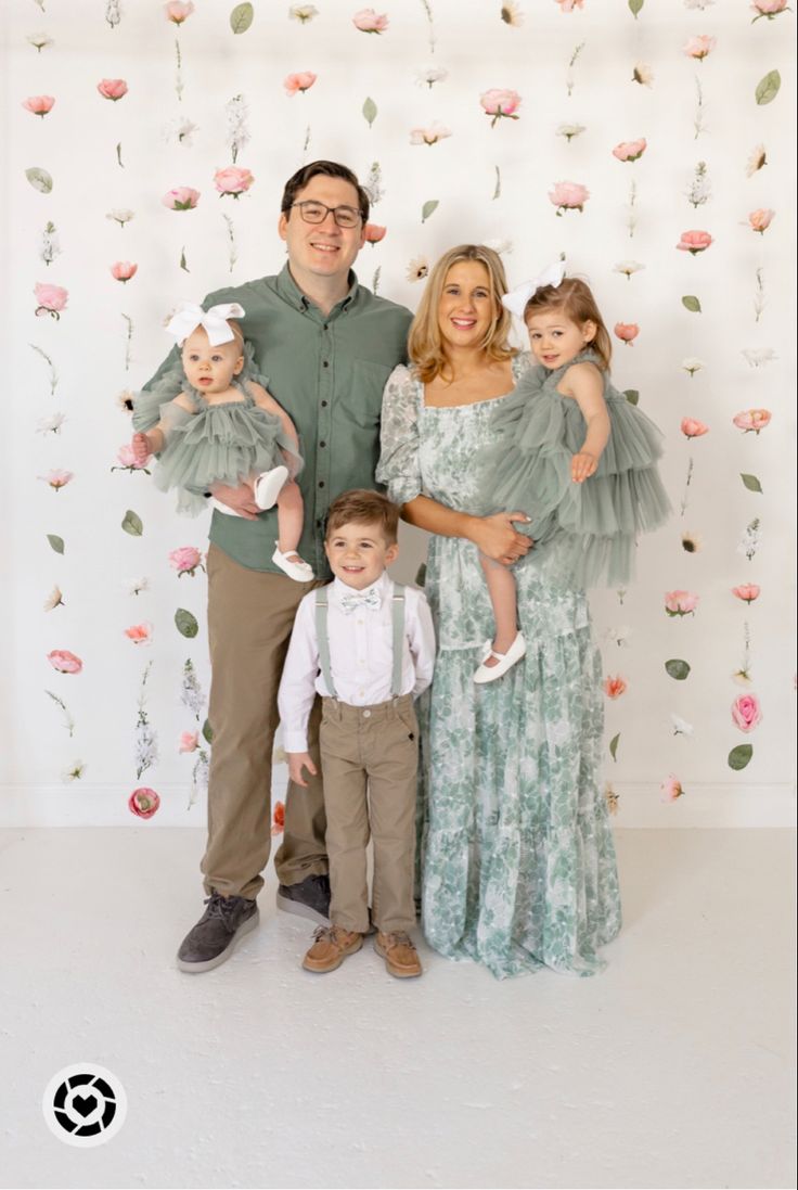 Easter Outfit Ideas Family, Yellow Easter Outfit Family, Neutral Easter Outfit, Neutral Easter Family Outfits, Boys Easter Outfit Ideas, Men Easter Outfit, Matching Easter Outfits Families, Easter Couple Outfits, Easter Outfit 2024