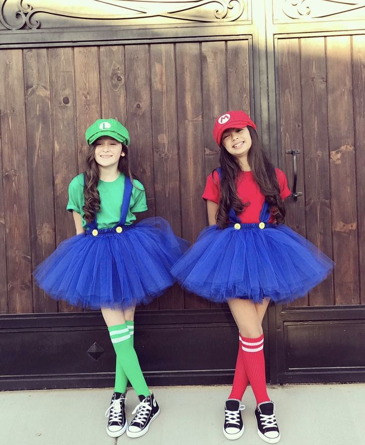 Mario Girl Costume, Mario Girl, Mario Costume Diy, Super Mario Kostüm, Mario And Luigi Halloween, Luigi Halloween Costume, Kostum Disney, Mario Bros Costume, Mario Halloween Costumes