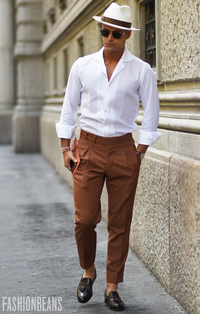 FashionBeans on Twitter: "From the streets ��– pleated trousers, yes or no? https://t.co/JyiU9ZRva1" Herren Style, White Jeans Men, Mens Fashion Smart, Stylish Mens Outfits, Mens Pants Fashion, Brown Pants, Men Street, Summer Outfits Men, Fashion Gallery