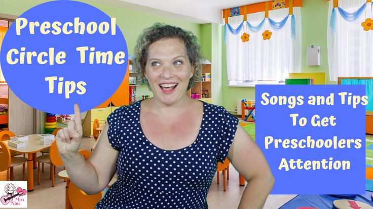 a woman holding up two speech bubbles with the words preschool circle time tips