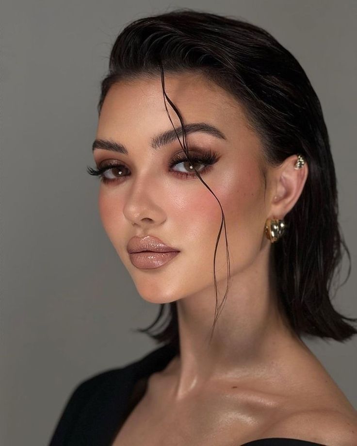 Dark Makeup Wedding Looks, Glam Makeup For Women In Their 40s, Dewy Bride Makeup, Soft Glam Makeup Small Eyes, Sultry Makeup Asian, Wedding Makeup For Olive Skin Tone, Dark Glam Makeup Looks, Moody Makeup Looks, Cool Tone Eye Makeup