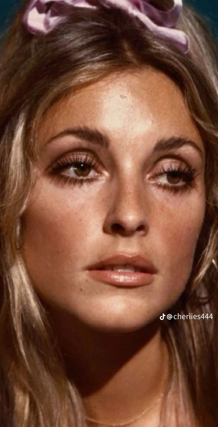 70s Makeup Glam, Soft 70s Makeup, 60s Glam Makeup, Late 60s Aesthetic, Decades Makeup, Tate Makeup, 1970 Makeup, Sharon Tate Makeup, 60s Editorial